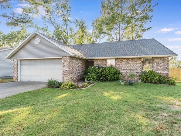 1128 S 26th St, Rogers, AR 72758