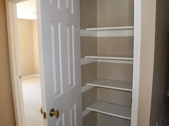 5th image of 2699 Debbie Ln
