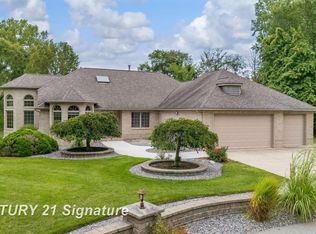 5790 Dunrovin Dr, Saginaw, MI 48638