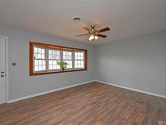 4th image of 2433 Bingham Ave