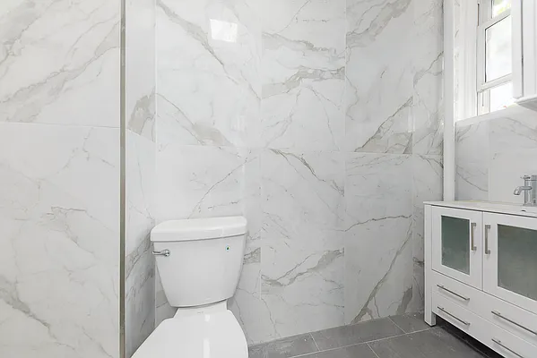 Rented by The Galatz Group | media 21