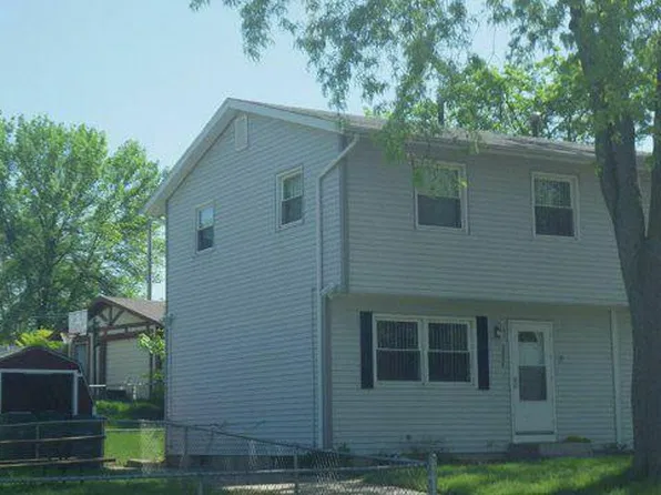 3074 Sunburst Dr, Bettendorf, IA 52722