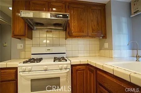 333 Genoa St — Photo 13