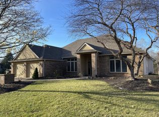 2220 Point Wood Rd, Fort Wayne, IN 46818