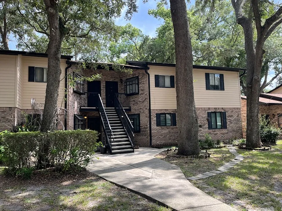 1734 Foxhall Cir