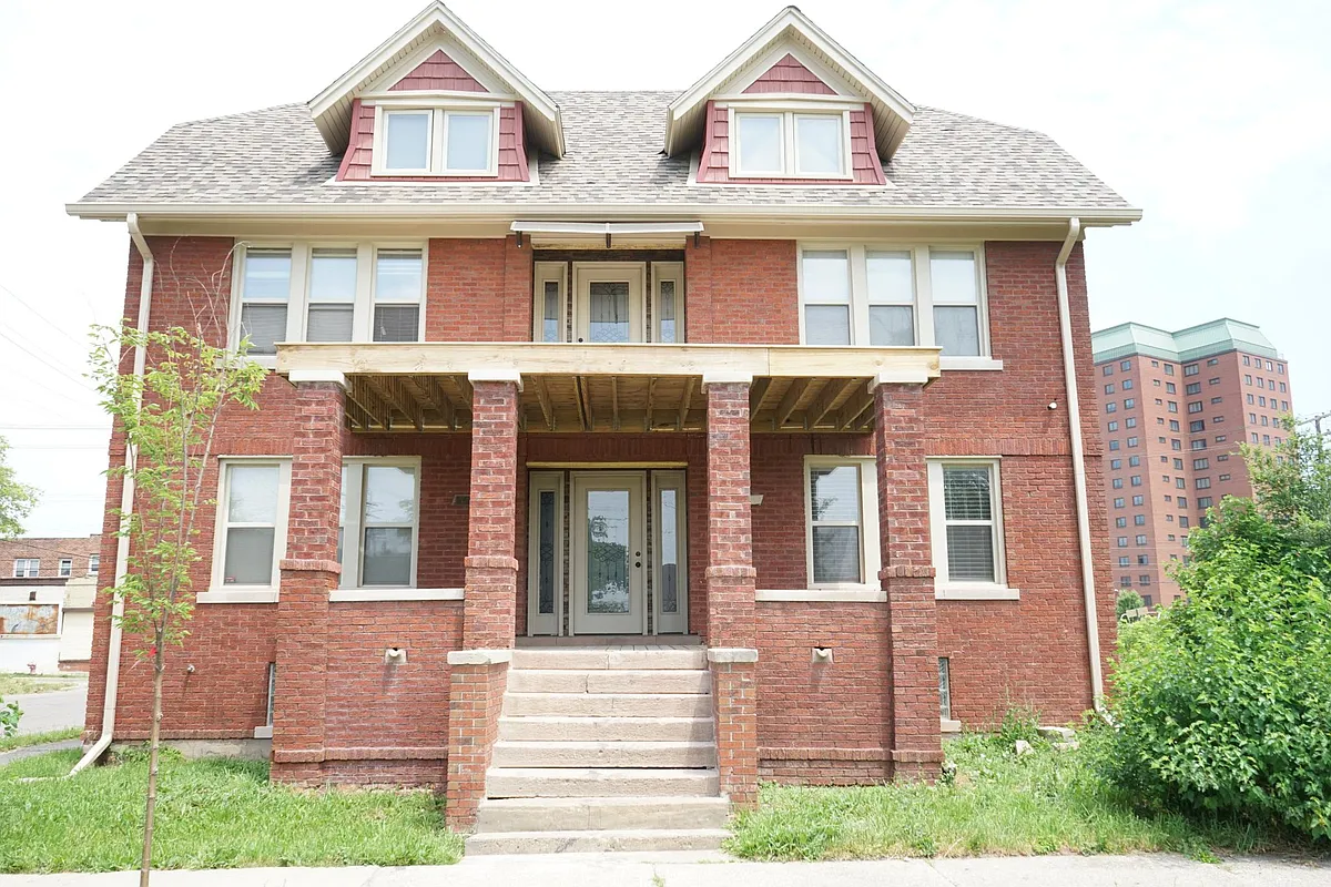 Building Photo - Lincoln Ave