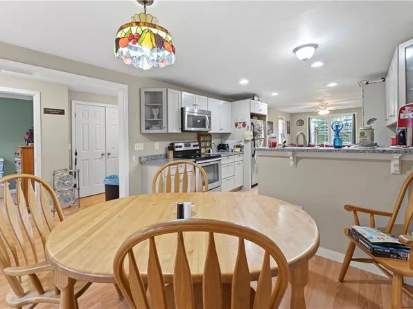 2 Burnside Ave, Seekonk, MA 02771