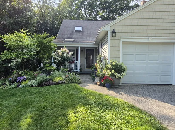 7 Cambridge Court #7, Kennebunk, ME 04043