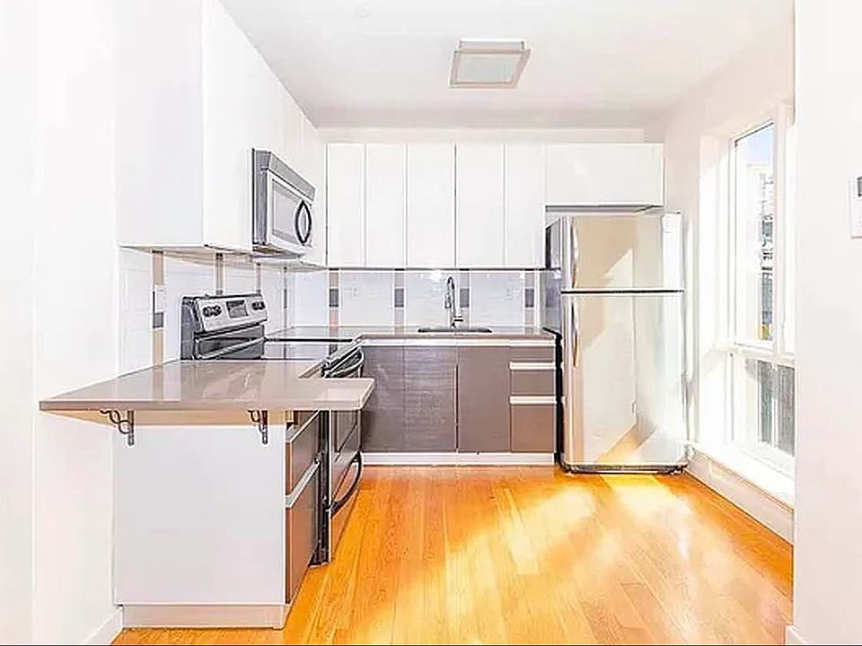 1st image of 400 Bedford Ave APT 4B