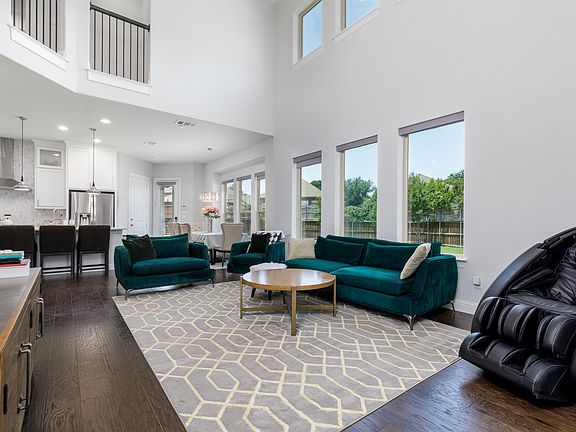 5th image of 8605 Portola Dr