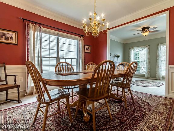 Large dining room perfect for entertaining