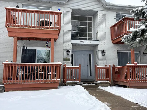 1754 Fort St #18, Trenton, MI 48183