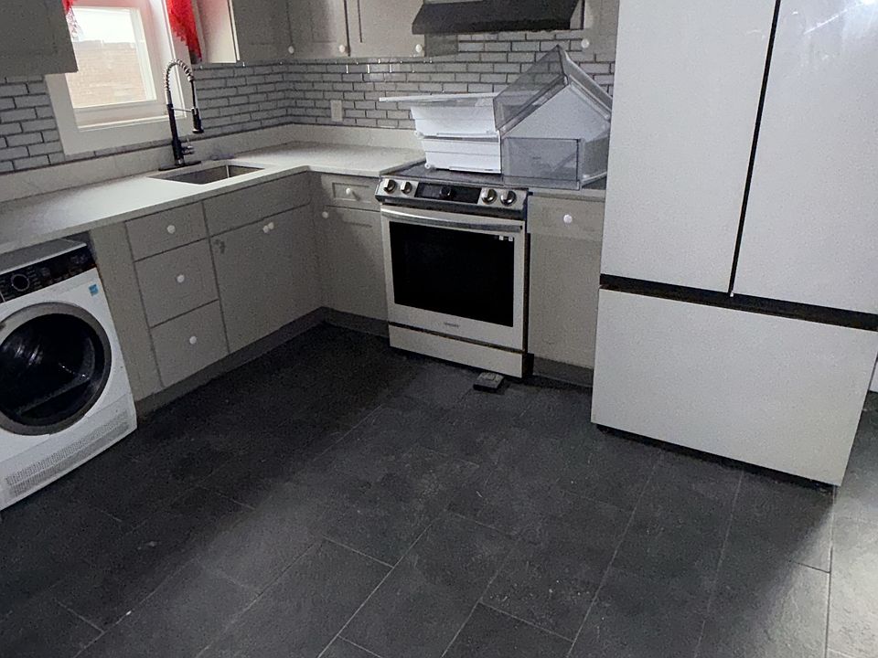 1st image of 152 Hawthorne Ave APT 2