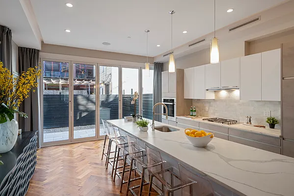 Sold by Nest Seekers International | media 18