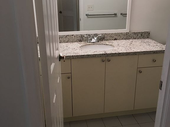3rd image of 1625 SE 10th Ave APT 202