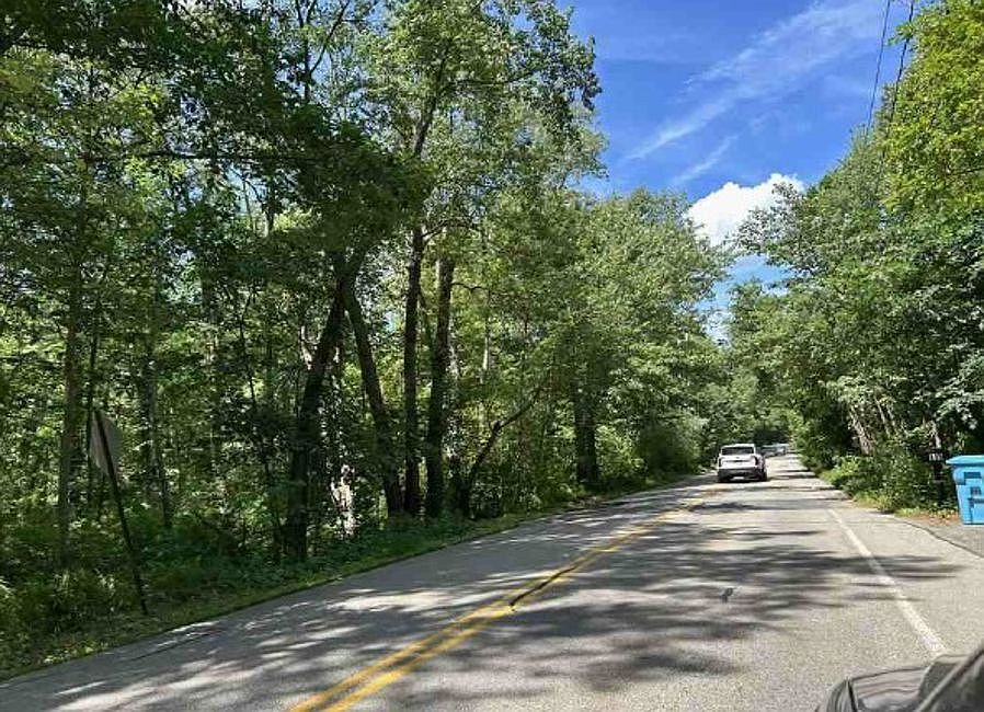 Exterior Neighborhood (street photo)