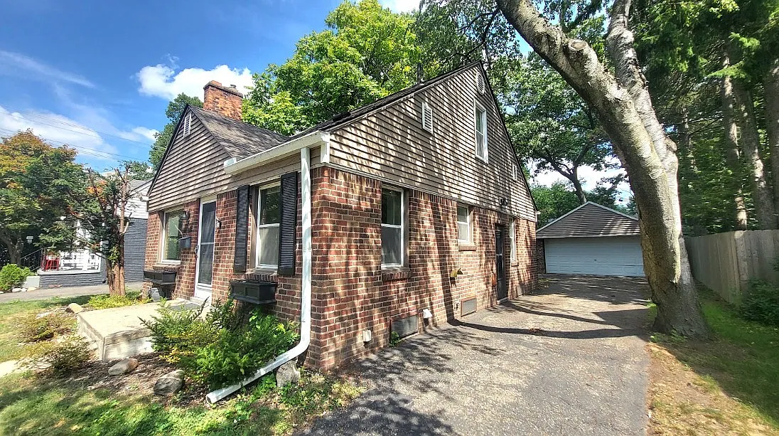 3 bed, 1.5 bath, 2001 sqft, $2,350 — Photo 2