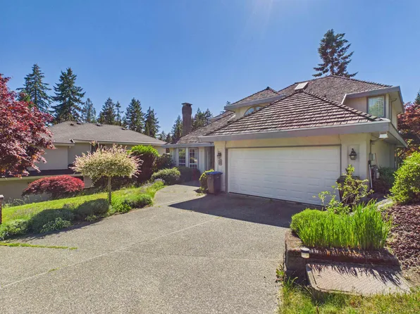 35 Wildwood Dr, Pt Moody, BC V3H 4M5