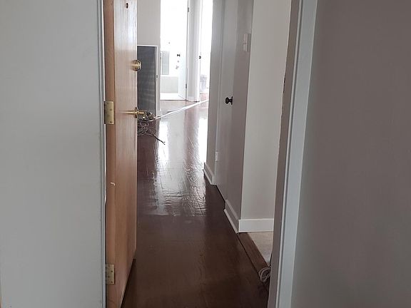 3rd image of 1101 N Bellaire St APT 302