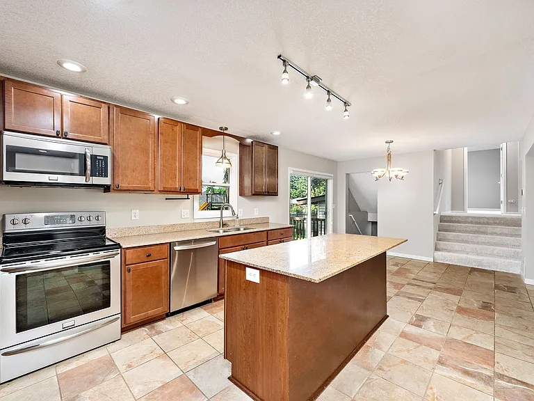 2800 32nd Ave NE — Photo 13