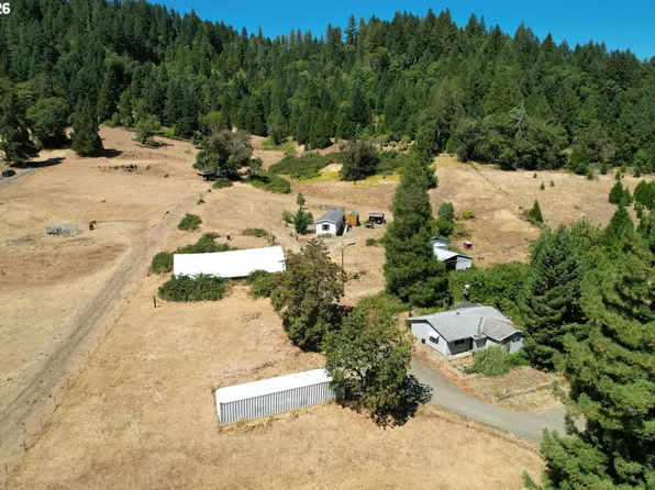 100 Opossum Ln, Myrtle Creek, OR 97457