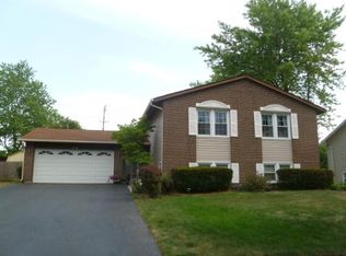 1649 Iowa Dr, Elk Grove Village, IL 60007
