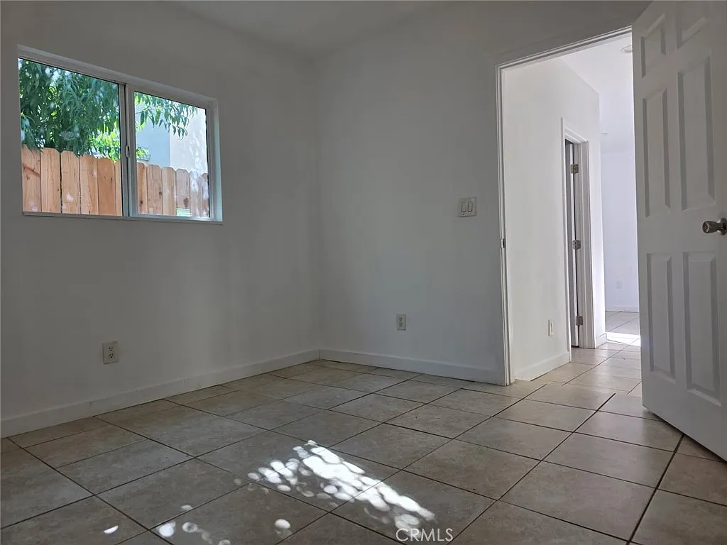 2 bed, 516 sqft, $2,100 — Photo 4