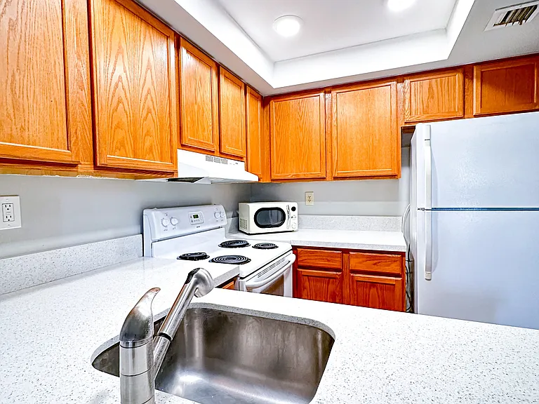 Bella Lago Vista — Photo 29