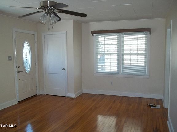 4th image of 1012 College Ave