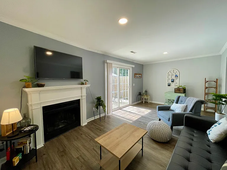 4225 Baylor St — Photo 1