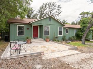 206 5th St, Ingram, TX 78025