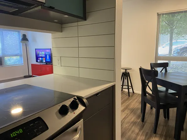 165 17th Ave APT 101, Seattle, WA 98122