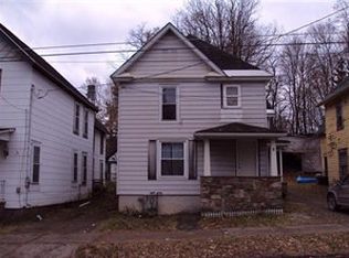 9 Taylor St, Oxford, NY 13830
