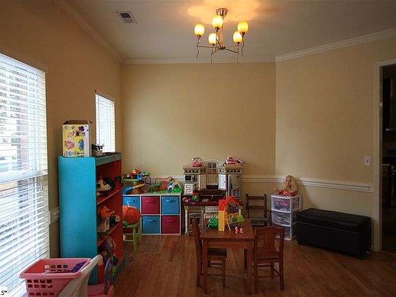 3rd image of 104 Moncton Pl
