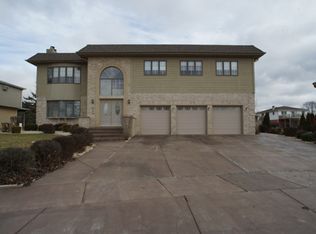 319 Dee Ct #B, Bloomingdale, IL 60108
