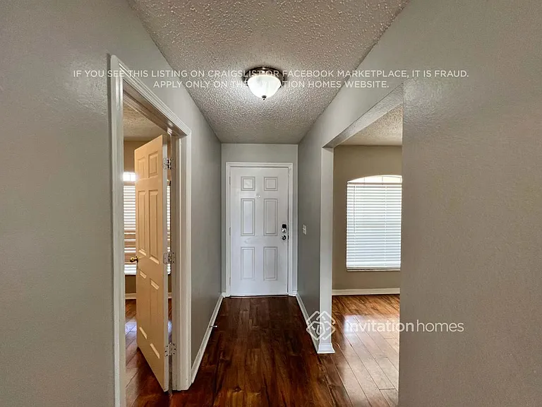 1080 SW McCoy Ave — Photo 4