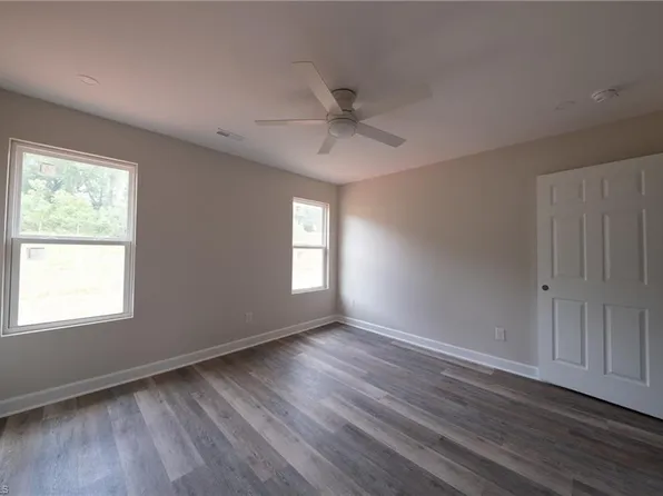5705 Marshallgate Dr, Winston Salem, NC 27105
