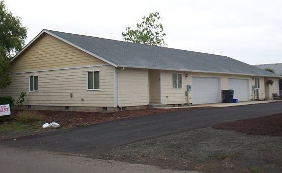 Brand new 3000 square foot duplex, 6 bed, 4 bath, 4 car attached garage