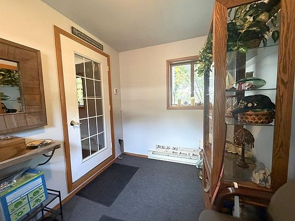4th image of 354 E River Dr