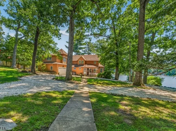 90 Ithanell Rd, Hopatcong Boro, NJ 07843
