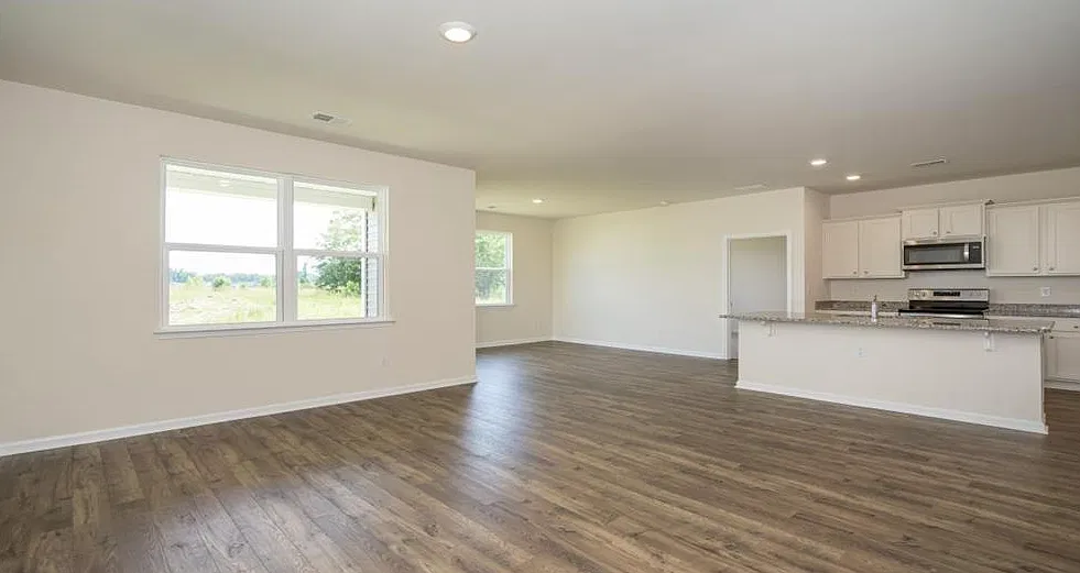 3 bed, 2.0 bath, 1618 sqft, $1,950 — Photo 2