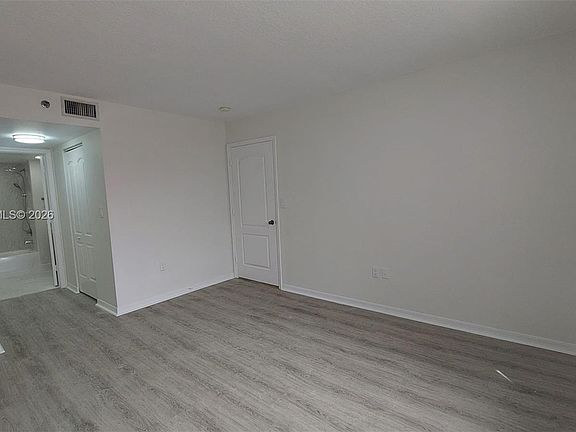 5th image of 2642 Collins Ave APT 408
