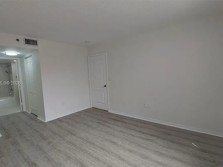 2642 Collins Ave #408 — Photo 5