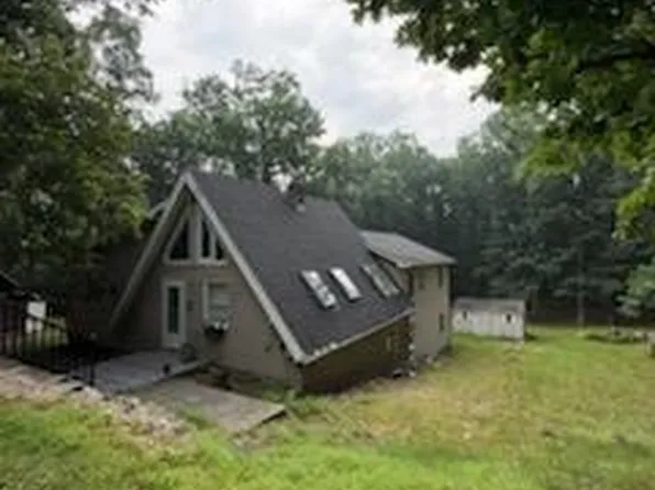 519 S Cortina Ct, Henryville, PA 18332