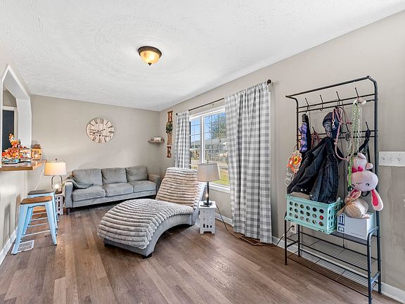 5th image of 2615 Roberts St