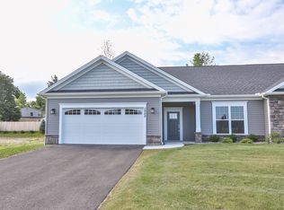 923 Pathway Ln, Webster, NY 14580
