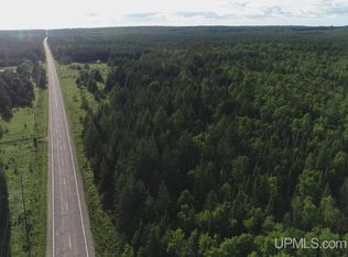 412 River Rd, Gulliver, MI 49840