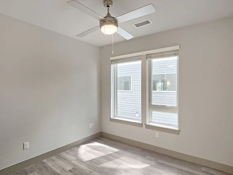 4923 King St — Photo 88