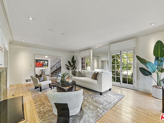 5th image of 621 N Elm Dr