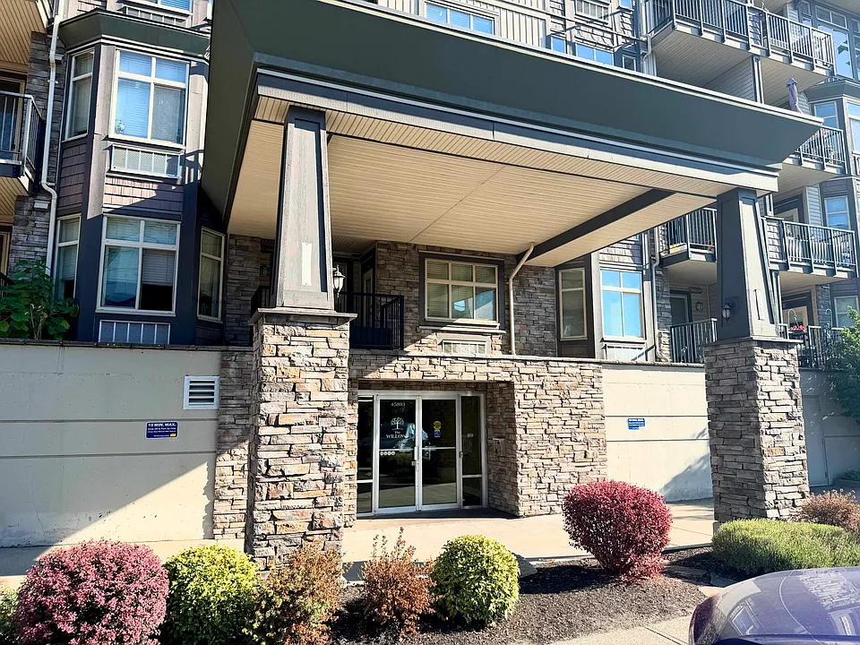 45893 Chesterfield Ave #209